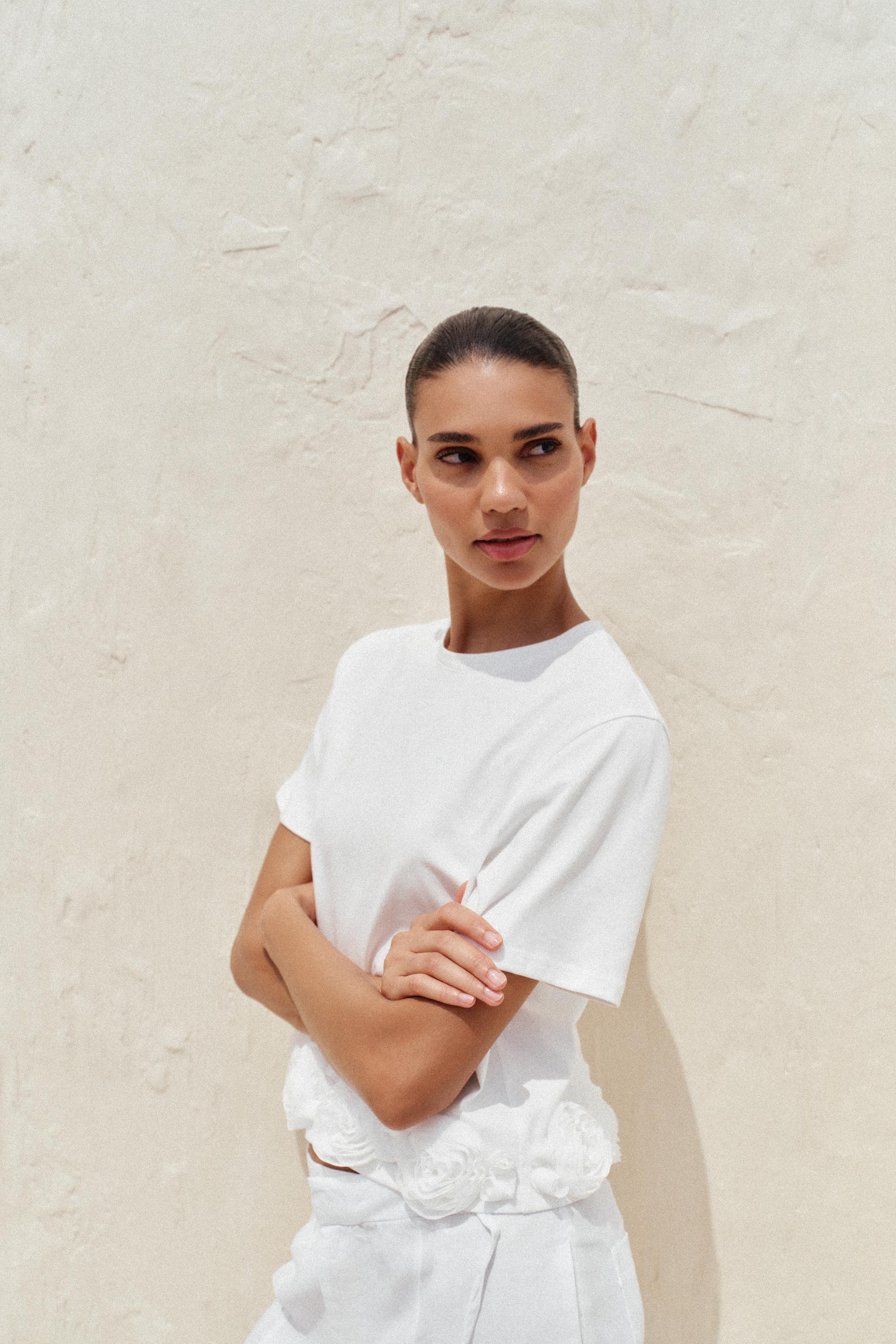 TEXTURED ROSE T-SHIRT